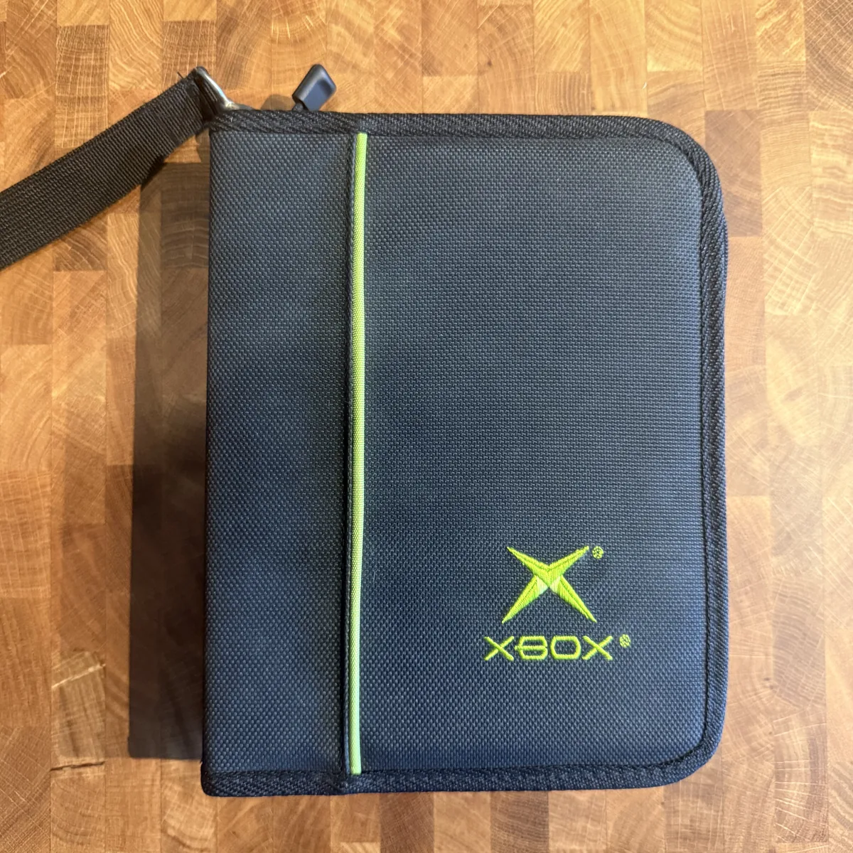 Soft Zip Game Binder - Xbox - Good - NOSTOS Duluth GA